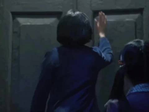 现在来这么多人，害怕威胁吗，不喊还等什么