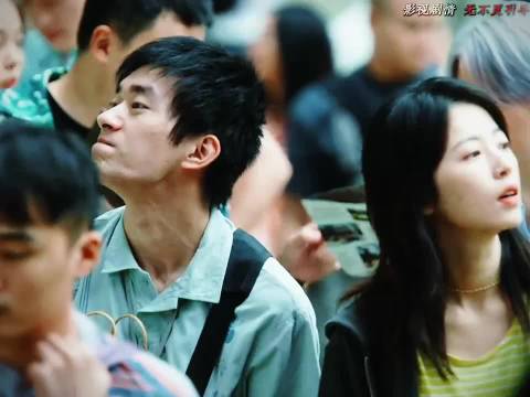 脑瘫男孩好不容易有女友，对方嫌丢人当场丢下他…..