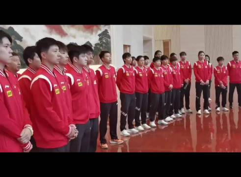 国乒参观历史博物馆，马龙带领重温誓词