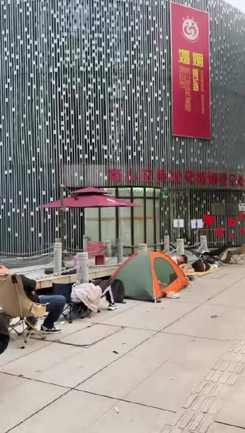 深圳9月12凌晨5点，南山和福田排队结婚的人