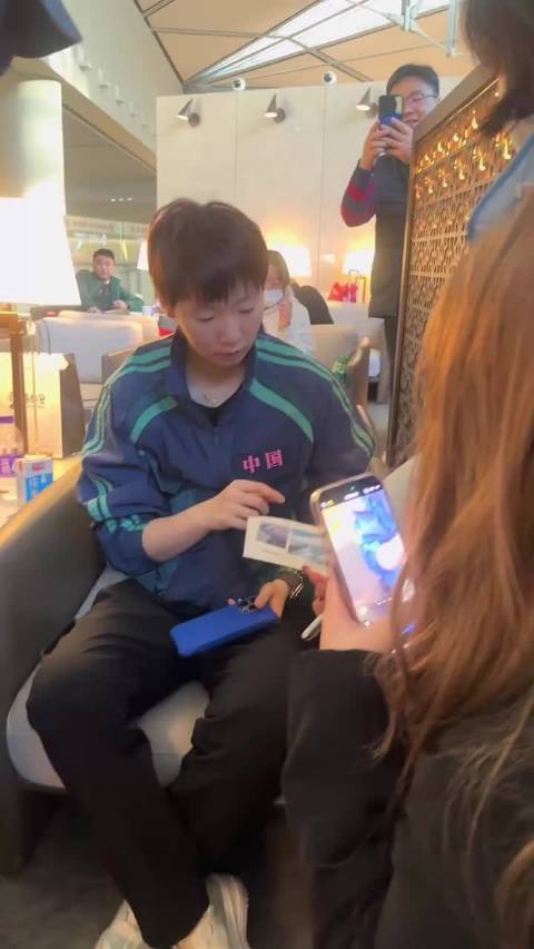 王曼昱：她一直都是这么好的一个人，很有耐心！
