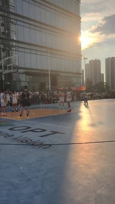 今日份阳光下的努力备战新赛季的Yic cr  怕兔子的老虎