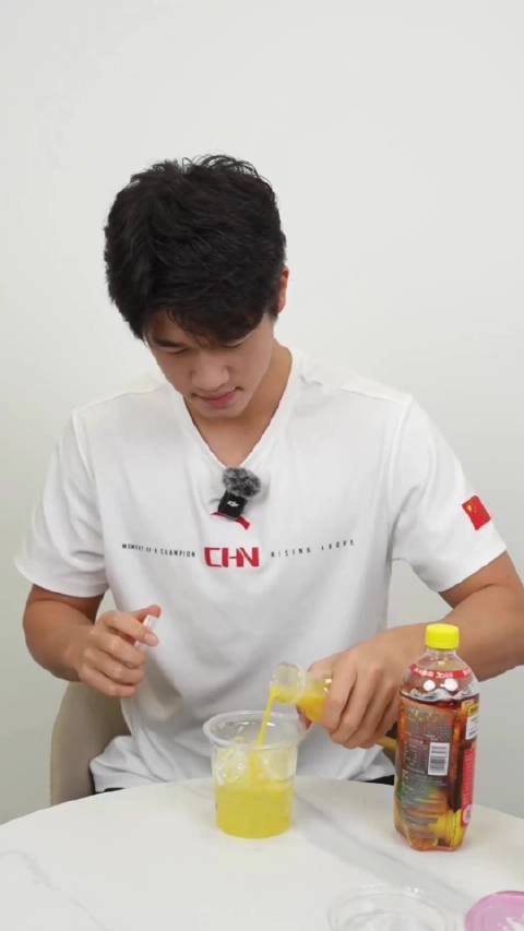 乐乐牌特调饮品2.0 希望自己在比赛中突破阻力，一气呵成 cr.泳池小锦鲤