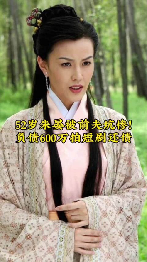 女人真不容易啊，被前夫坑了，没钱去卖韭菜盒子，女人啊，断情绝爱吧！