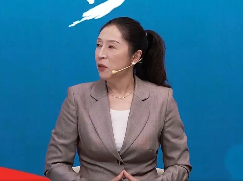 中国女篮惨败法国29分，唯有郑薇坚信能赢