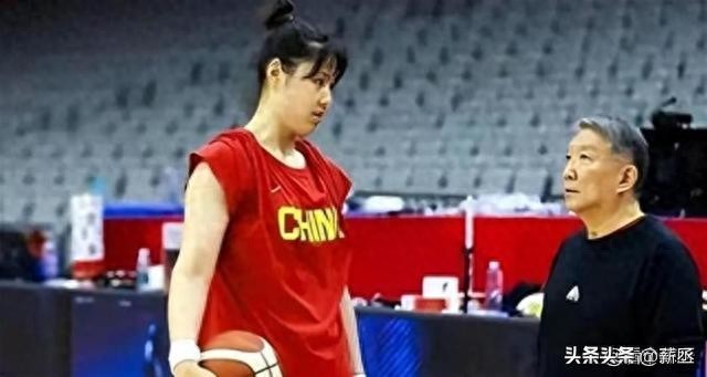 女篮惨败后大震动！球星抱团隐患凸显