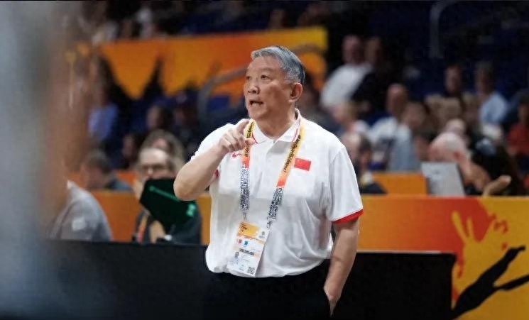 **女篮惨败法国29分！宫鲁鸣去留成谜，李梦回归呼声高涨**