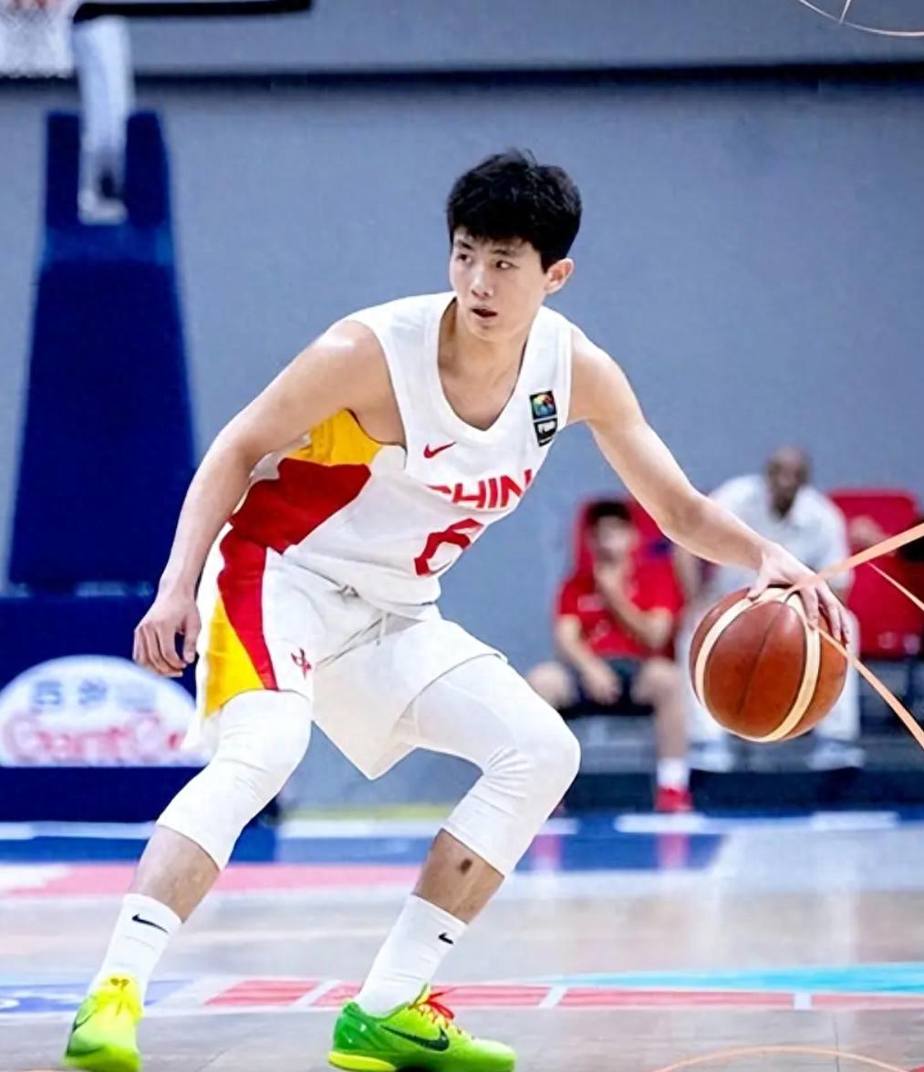 廖三宁掌控球权，19岁李悦洲杀疯！中国男篮后场座次要重排