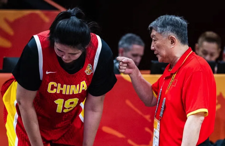 中国女篮29分输球！宫鲁鸣是否下课？苏群一番话让球迷无话可说！