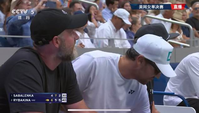 莱巴金娜2-1胜萨巴伦卡，首夺美网登顶世界第一