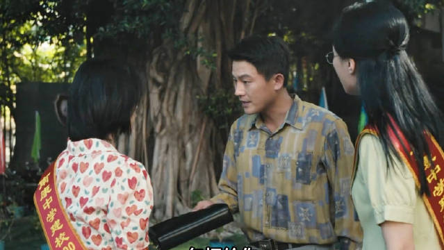 台湾间谍雇女学生做义工未付尾款，被扣劳力士手表