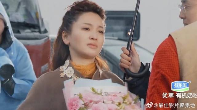 金莎演50岁黄昏恋 谁料藏不住的少女心，小拳拳捶胸口看懵许君聪！