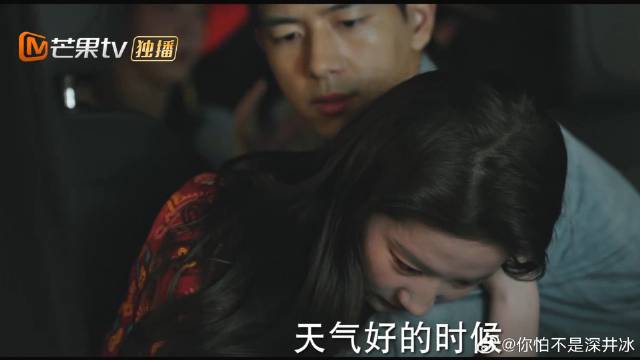 美女醉酒思念闺蜜，抱着自己哭，总裁一时不知所措