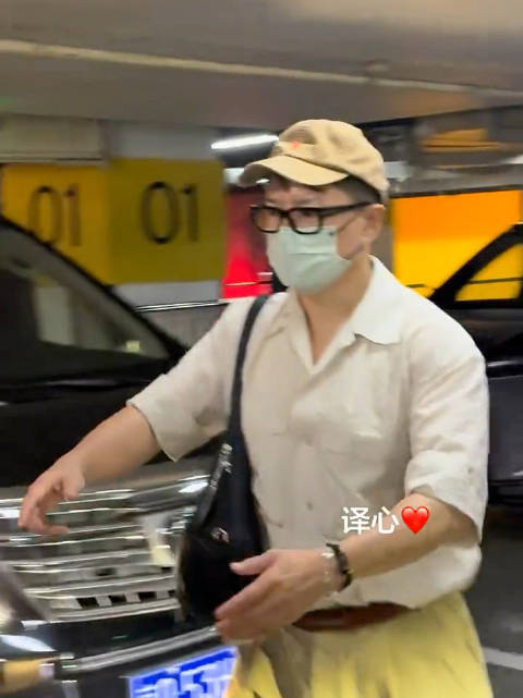 段奕宏今天是土豆和鸡蛋结合体，看电影去了 老头又被骗了几个签名 cr见水印