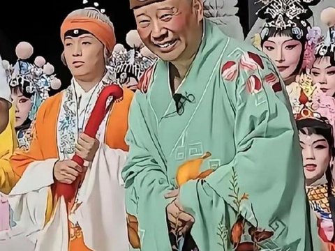 前脚刚罚完郭德纲,朱之文又顶风作案?台儿庄演出再次惹众怒! 前脚刚罚完郭德纲,朱之文又顶风作案?台儿庄演出再次惹众怒!