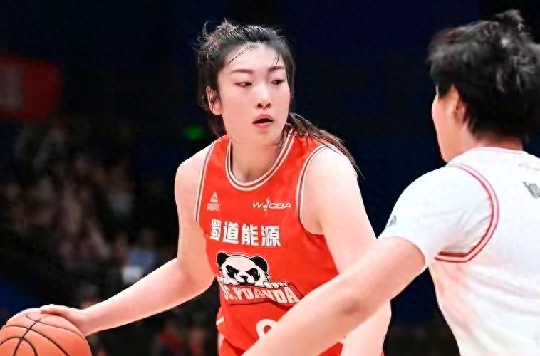 29分惨败后，李梦的名字冲上热搜，但国家队那扇门可能真的关上了