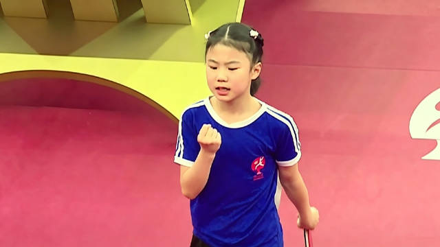 狂轰11-0！王楠女儿彻底爆发上演碾压，神奇发球让人琢磨不透