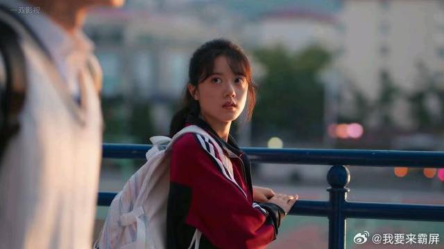 女孩万万没想到发小竟当众说不认识自己