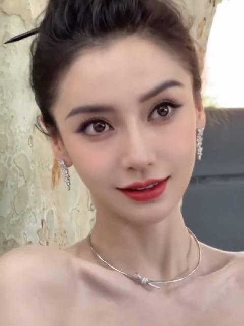 美萌鼻祖baby，真是什么妆都hold得住