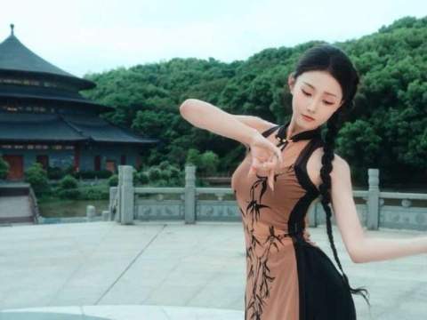 若虞姬芳魂未散，霸王可愿重踏江东路？