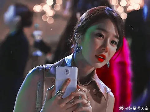 “因为一直活在朋友的光圈下”