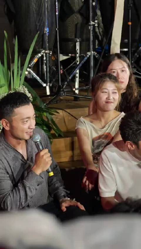 尼格买提撒贝宁相爱相杀，真吵也是真爱