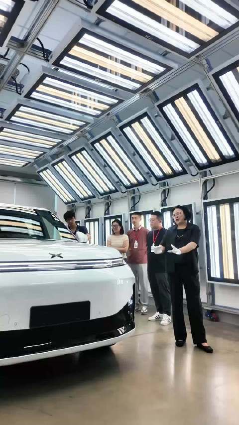 一台5.12米长、3.1米轴距的大五座SUV…