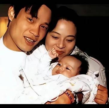 范志毅前妻李倩再婚生混血儿子，国外生活幸福