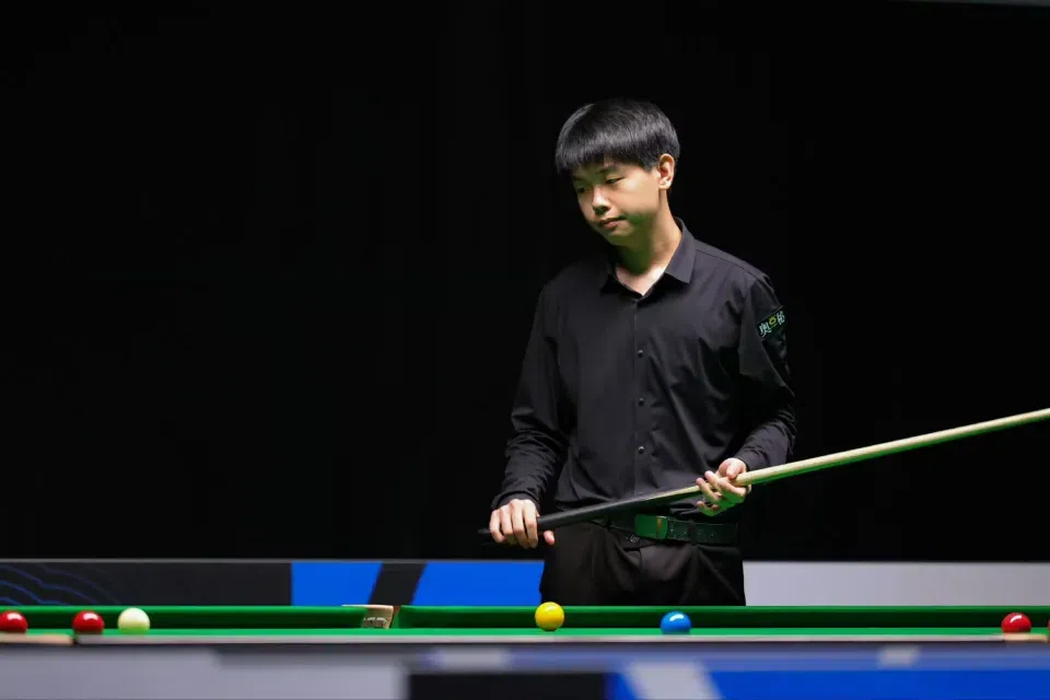 没到场就输了？中国小将0-4被判出局，斯诺克赛场再演罕见奇景