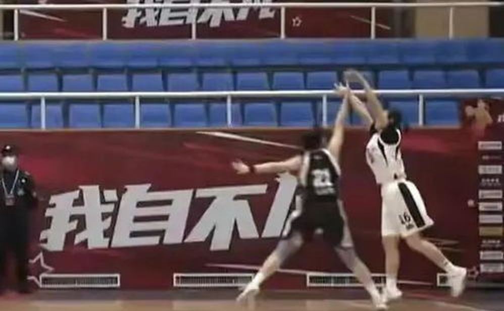 2026女篮名单公布李梦落选，罗欣棫接班呼声最高，3D锋线不走持球大核路线，宫鲁鸣新周期锋线换血直指