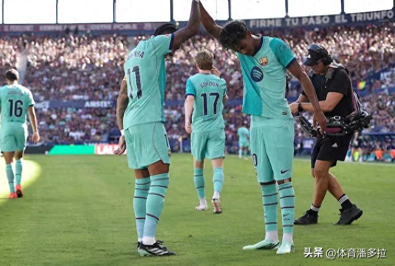 4-2 巴萨杀疯了！锋线双星闪耀+罗德里首发，弗里克带队5连胜登顶