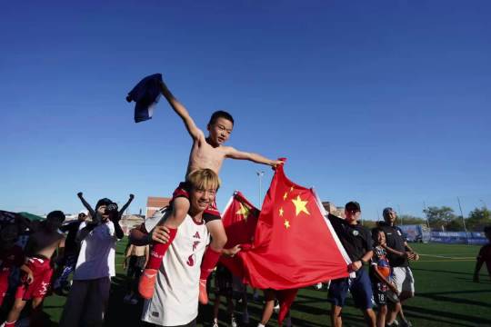 中国足球小将西班牙夺冠，击败巴萨等67队
