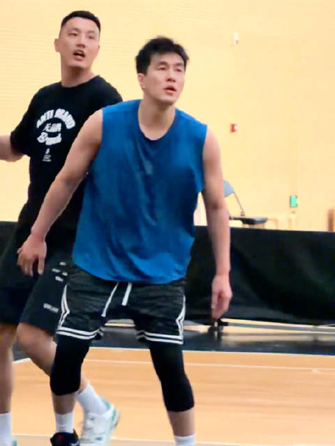 有老友翟小川陪伴，还有可爱的瓜瓜，艾伦也是幸福的