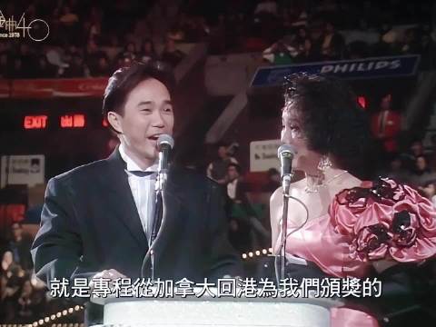 当年谢贤和狄波拉上台，一起为叶倩文颁奖， 两人互动太有意思了