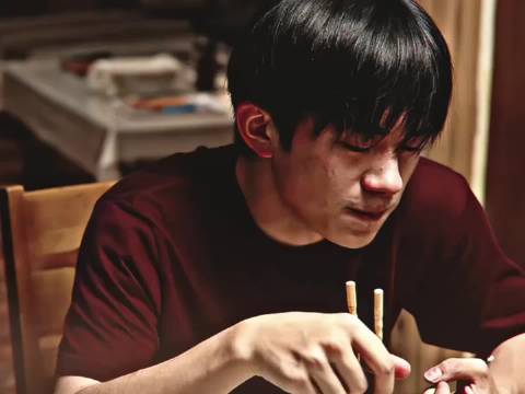 “父亲这一巴掌打的不是儿子而是无能为力的自己”