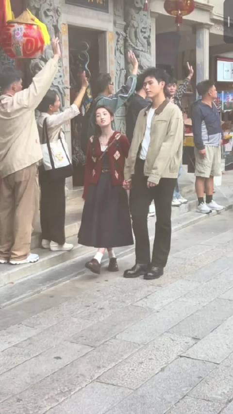 不知道的还以为张子枫和陈飞宇演的是父女