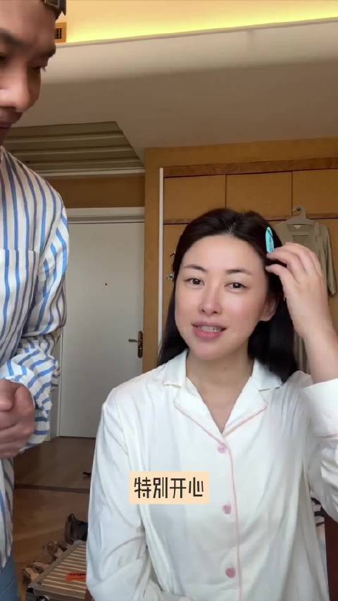 王亚飞给朱珠化妆收费数万，化后更显自然美