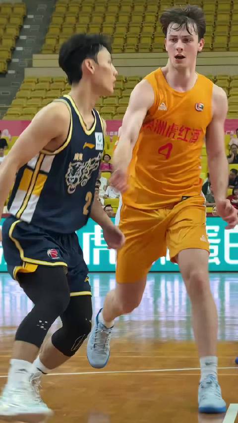 杰哥被欺负，这群年轻小伙子是真上啊！