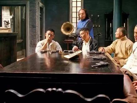 大哥慧眼如炬，一眼识破队伍里的成都老乡！