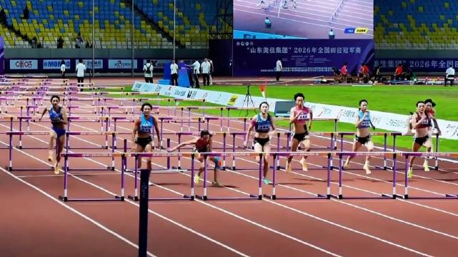 一场决赛5个赛季最佳！吴艳妮笑纳大礼，0.01秒绝杀夺冠