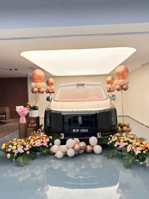 尊界V800提车了鸿蒙智行尊界V800大潘贴膜轻改日常尊界V800大潘提车日常