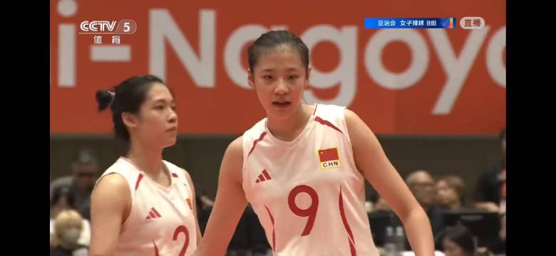 中国女排第二局25比22菲律宾，王梦洁关键防守立功