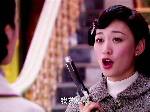 女人玩枪不小心走火，没想到把自己打死了