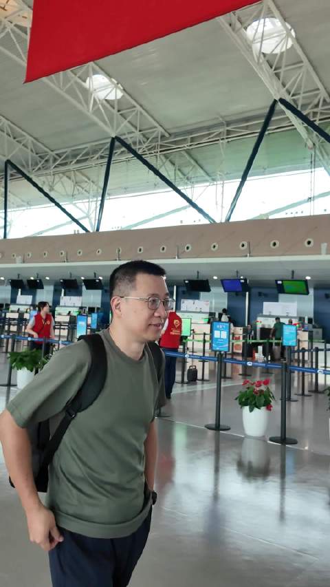 这不是那个去凤凰卫视一虎一席谈聊英语要不要降权重的无名反方一辩么