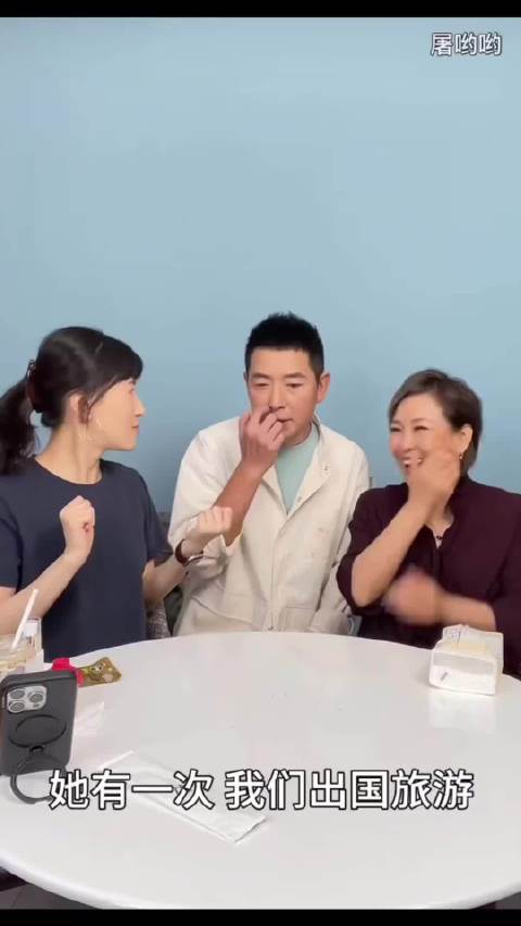 戴军爆料李静误把沐浴露当面膜，女儿搓出泡泡