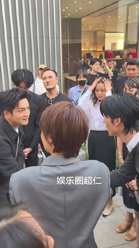 赵今麦angel @樊振东 同场参加活动，樊振东你小子好福气…