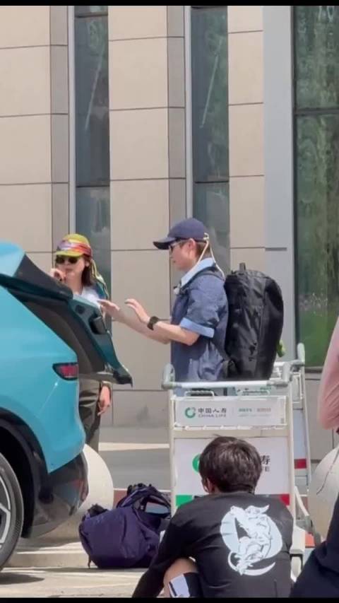 李宇春辛芷蕾高叶倪妮凑一车闯新疆