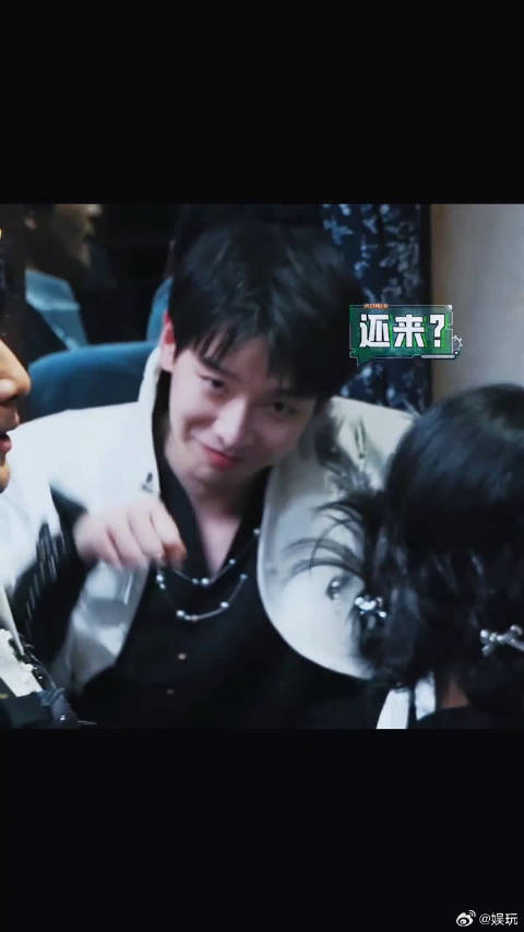 许凯在线吐槽，陈哲远和彭昱畅两个人性格太直，密室里的互动笑点满满