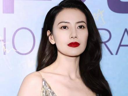 时光从不辜负美人，她永远是那抹不可替代的女神光晕