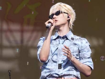 李雾远赴海外，思念姐姐时轻声哼起《黄昏晓》周柯宇 黄昏晓